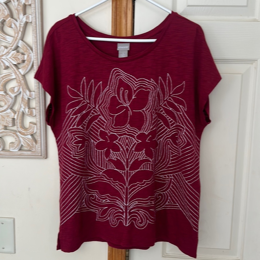 Chico’s Dark Red Short Sleeve Top With White Floral Details . Size 2/Large